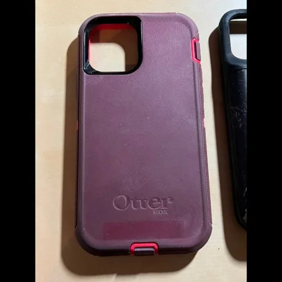 Bundle of iPhone 12 Pro Cases - Picture 4 of 10